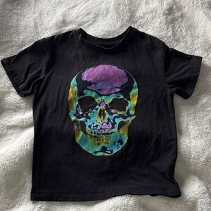 art class Black Tee with Colorful Skull Graphic